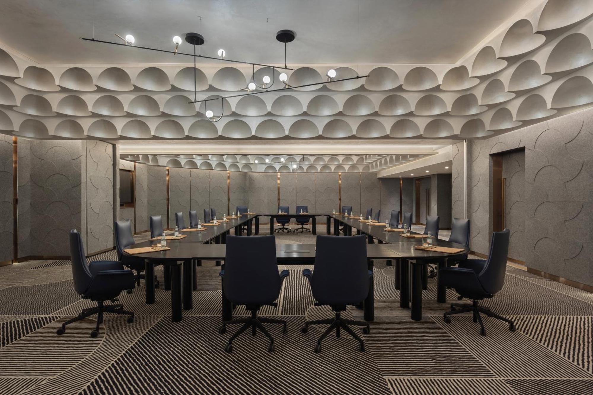 So/ Uptown Dubai Hotel Luaran gambar The meeting room of the Federal Council