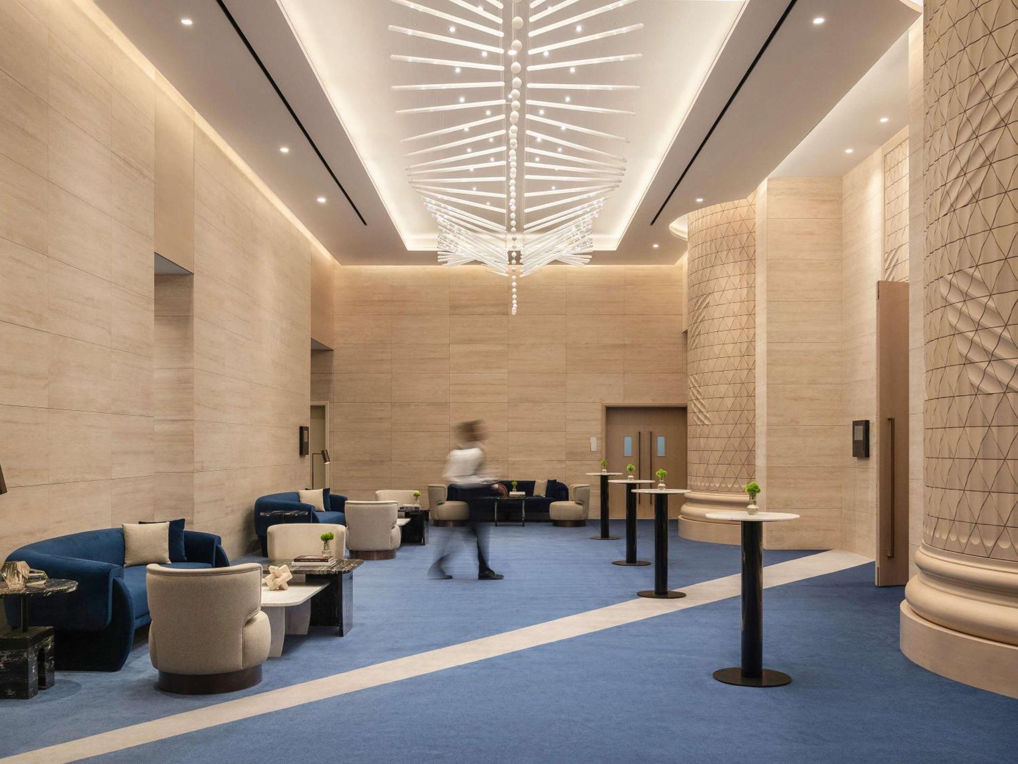 So/ Uptown Dubai Hotel Luaran gambar The interior of the hotel