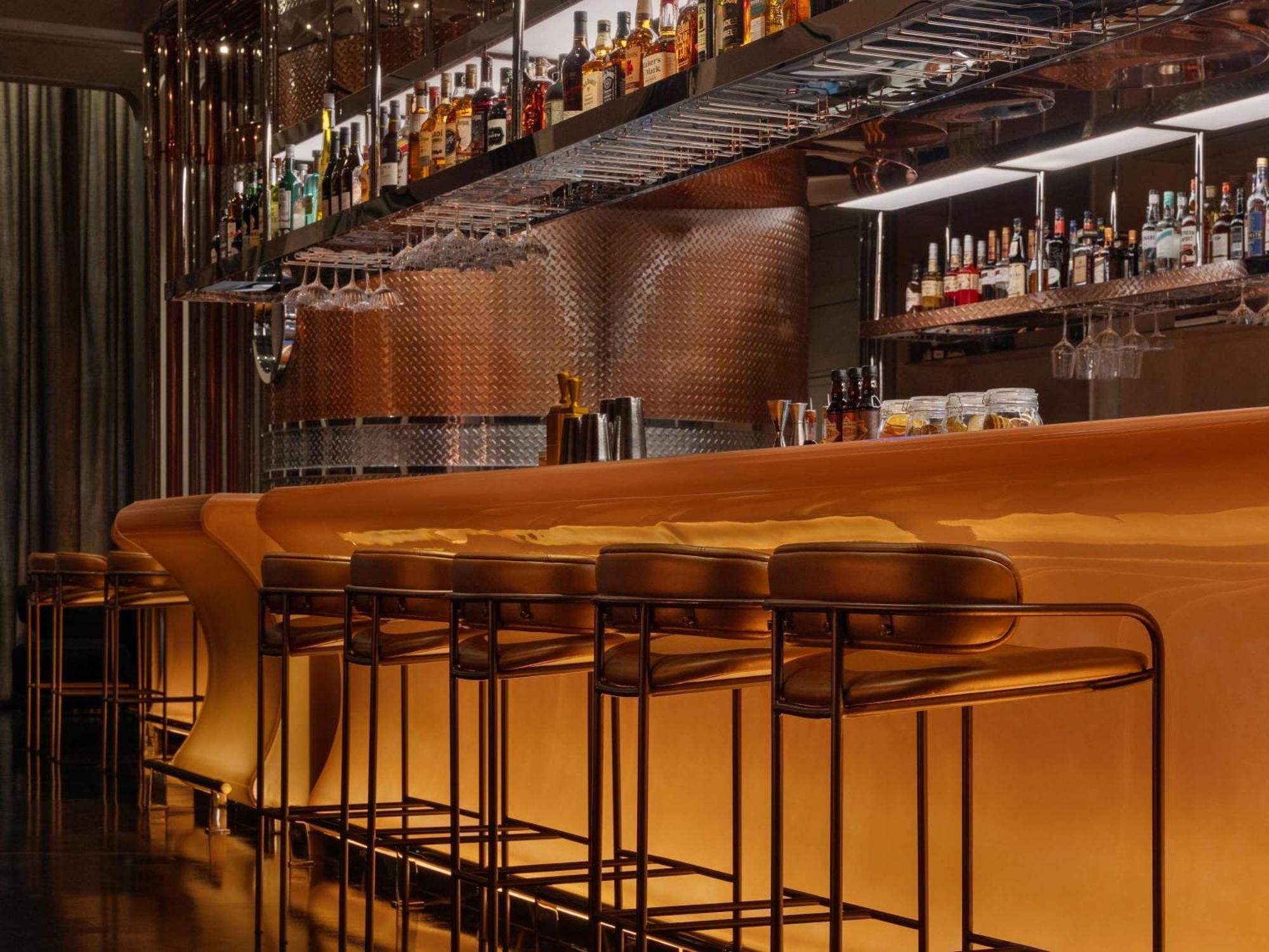 So/ Uptown Dubai Hotel Luaran gambar The bar at the London Edition