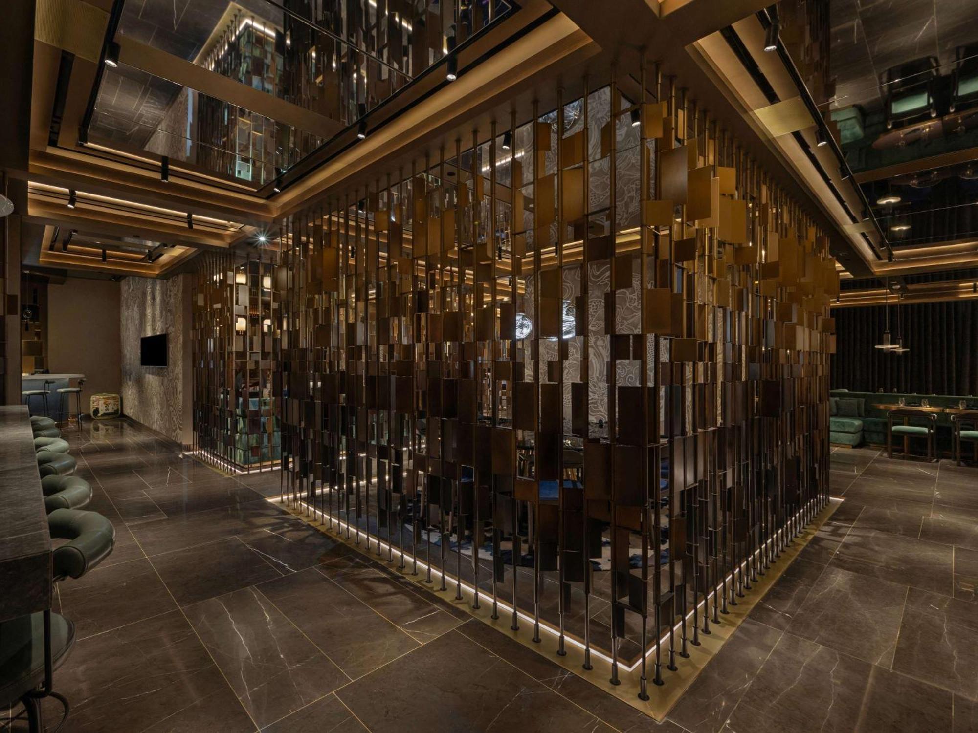 So/ Uptown Dubai Hotel Luaran gambar The interior of the hotel